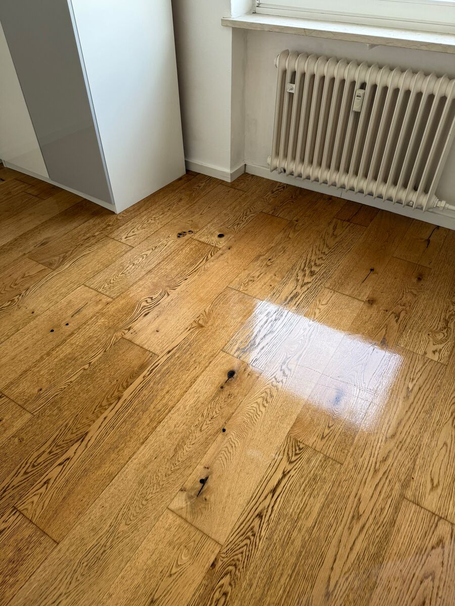 Gereinigtes Schlafzimmer mit Boden
